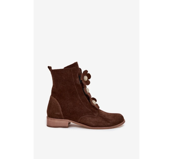 Semišové dámské kotníkové boty s ozdobnými květinami Zazoo 3085 hnědé