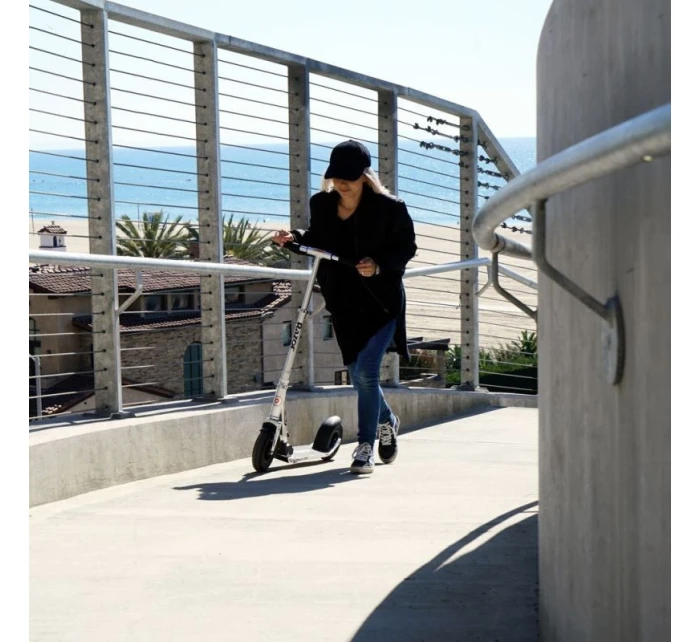 Koloběžka Razor A5 Lux 13073001 (stříbrná barva) Koloběžka Razor A5 Lux 13073001 (stříbrná barva)