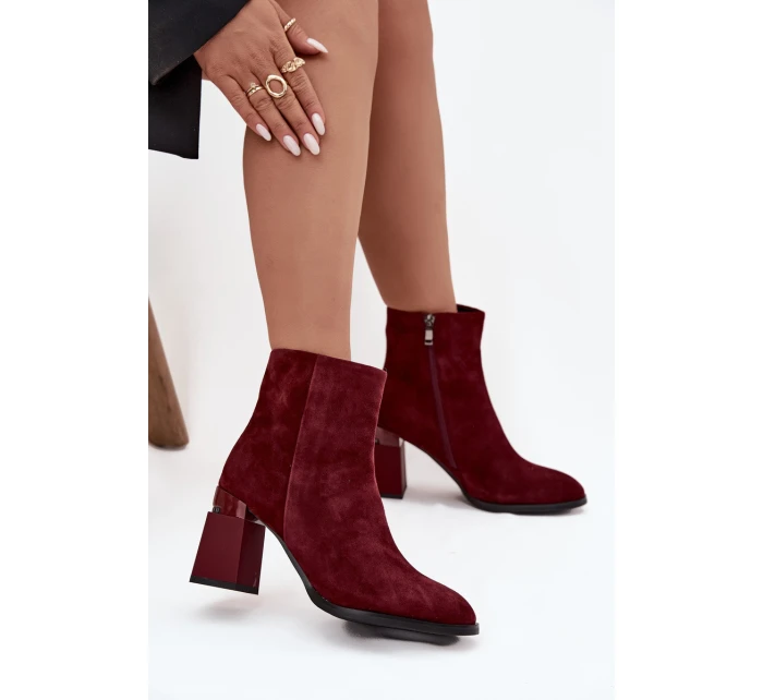 Dámské kotníkové boty z přírodního semiše na sloupkovém podpatku D&A – bordó