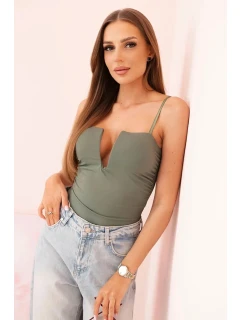 Dámská halenka s body bez model 21083134 volánky a výstřihem do V světle khaki - K-Fashion