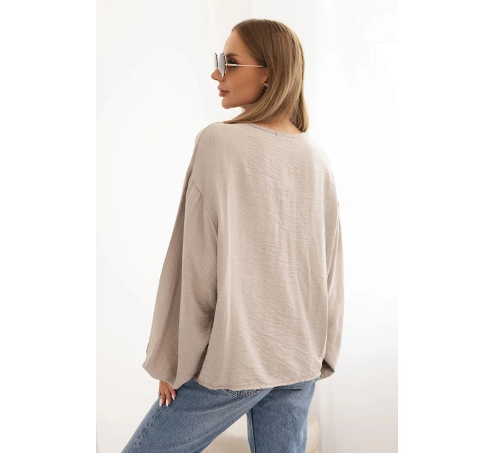 Dámská blůza s viskózou s nařaseným výstřihem a ozdobou fango