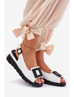 Kožené dámské sandály na klínu s ozdobou Artiker 56C2157 bílé