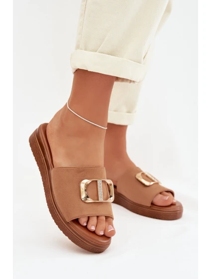 Dámské pantofle s zlatým detailem Camel model 22027934 - Boto Dámské pantofle s zlatým detailem Camel model 22027934 - Boto