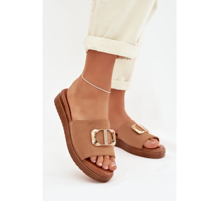 Dámské pantofle s zlatým detailem Camel model 22027934 - Boto Dámské pantofle s zlatým detailem Camel model 22027934 - Boto