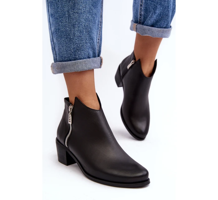 Kožené dámské kotníčkové boty na sloupku s nízkým svrškem a zipy černé Annaja Kožené dámské kotníčkové boty na sloupku s nízkým svrškem a zipy černé Annaja