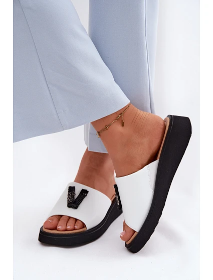 Kožené dámské pantofle s písmenem V na platformě Vinceza 66950 bílé