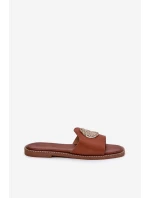 Eko kožené pantofle na plochém podpatku s ozdobou Camel model 21685602 - Boto