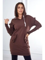 Šaty s ozdobnými volánky a kapucí v hnědé barvě Šaty s ozdobnými volánky a kapucí v hnědé barvě