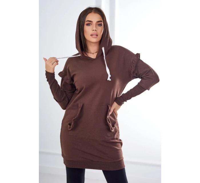 Šaty s ozdobnými volánky a kapucí v hnědé barvě Šaty s ozdobnými volánky a kapucí v hnědé barvě
