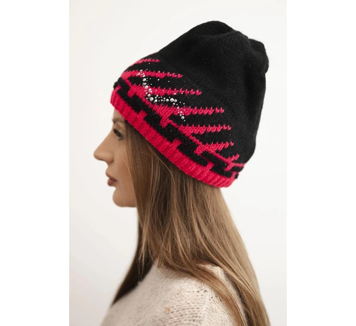 Dámská zimní čepice z vlny s geometrickým vzorem a kamínky K469 černá + fuchsie