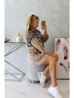 Velurové šaty s leopardím potiskem v béžové barvě Velurové šaty s leopardím potiskem v béžové barvě