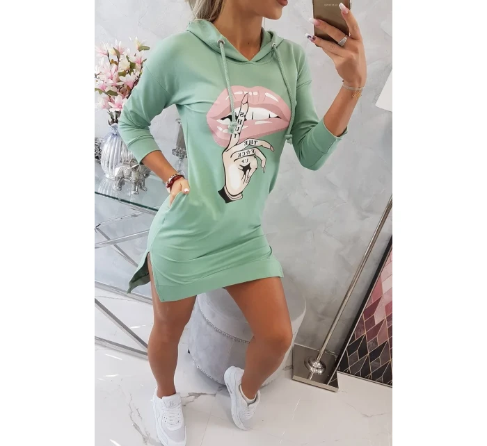 Šaty s delšími zády a barevným potiskem tmavě mátové barvy Šaty s delšími zády a barevným potiskem tmavě mátové barvy