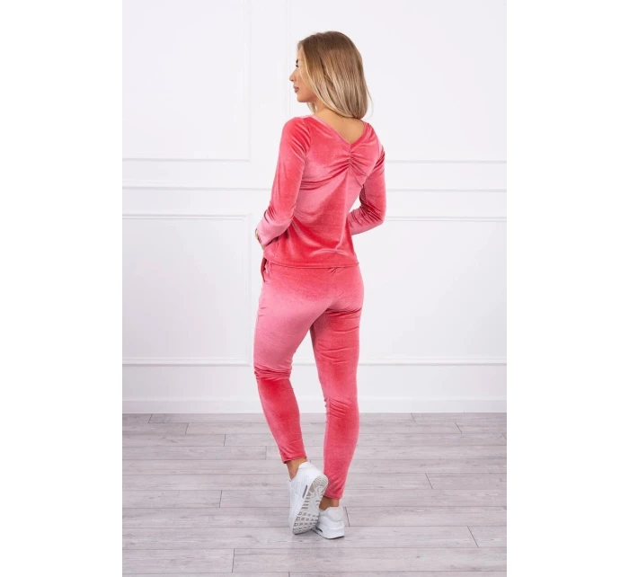 Velurová souprava s řasením na zadní straně malinová Velurová souprava s řasením na zadní straně malinová