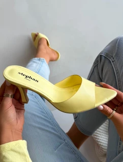 Lakované dámské nazouváky na podpatku Žluté model 21918901 - Boto