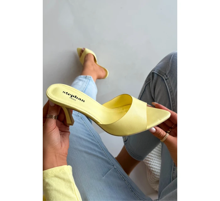 Lakované dámské nazouváky na podpatku Žluté Lirissa Lakované dámské nazouváky na podpatku Žluté Lirissa