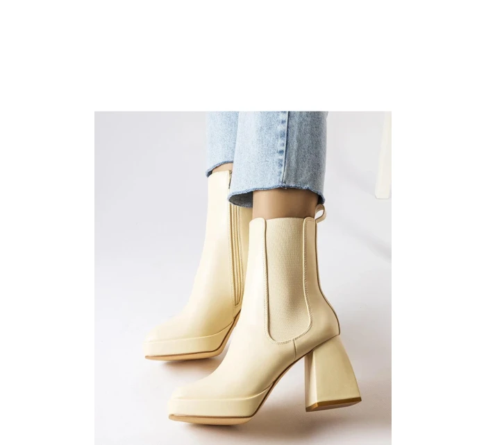 Boty na podpatku model 207760 Solea Boty na podpatku model 207760 Solea