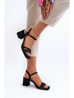 Dámské sandály na podpatku s lesklým páskem černé Tessata Dámské sandály na podpatku s lesklým páskem černé Tessata