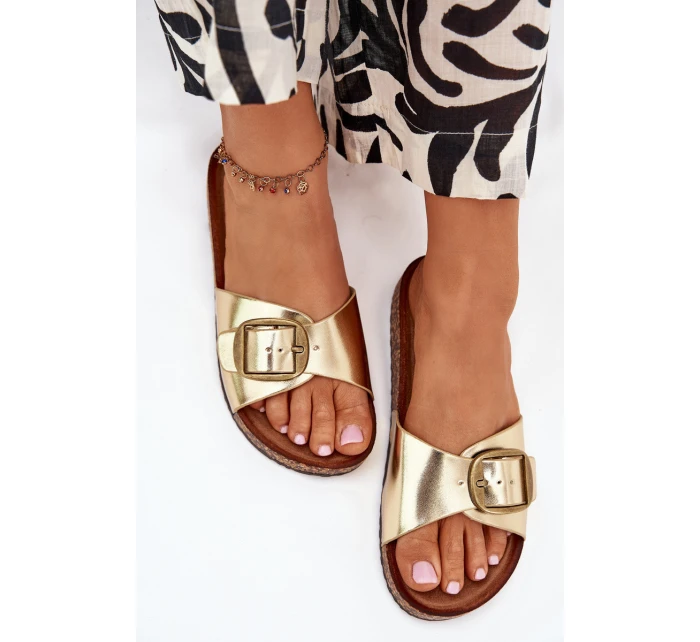 Dámské pantofle na korkové platformě se sponou zlaté model 21704235 - Boto