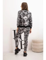 Dámská souprava s kapucí a model 21755762 potiskem khaki + ecru - K-Fashion Dámská souprava s kapucí a model 21755762 potiskem khaki + ecru - K-Fashion
