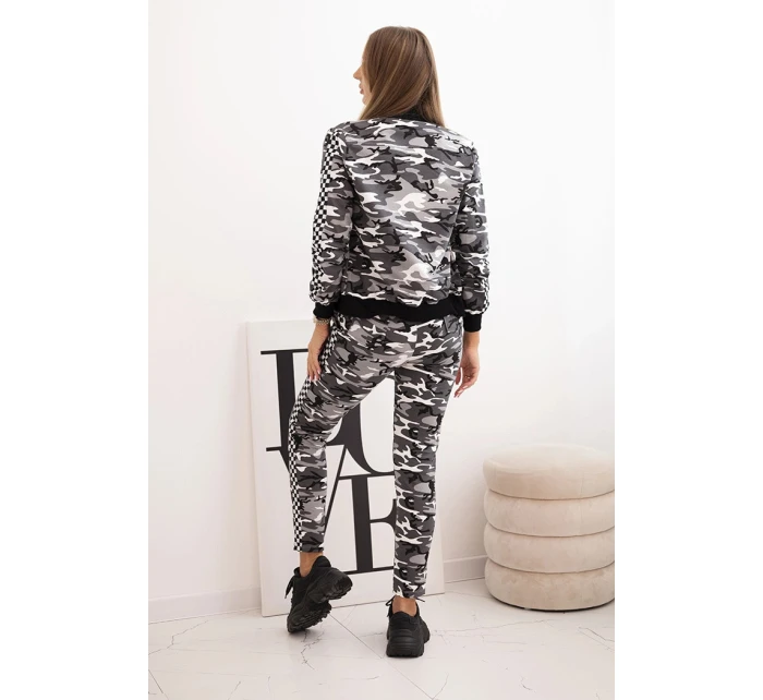 Dámská souprava s kapucí a model 21755762 potiskem khaki + ecru - K-Fashion Dámská souprava s kapucí a model 21755762 potiskem khaki + ecru - K-Fashion