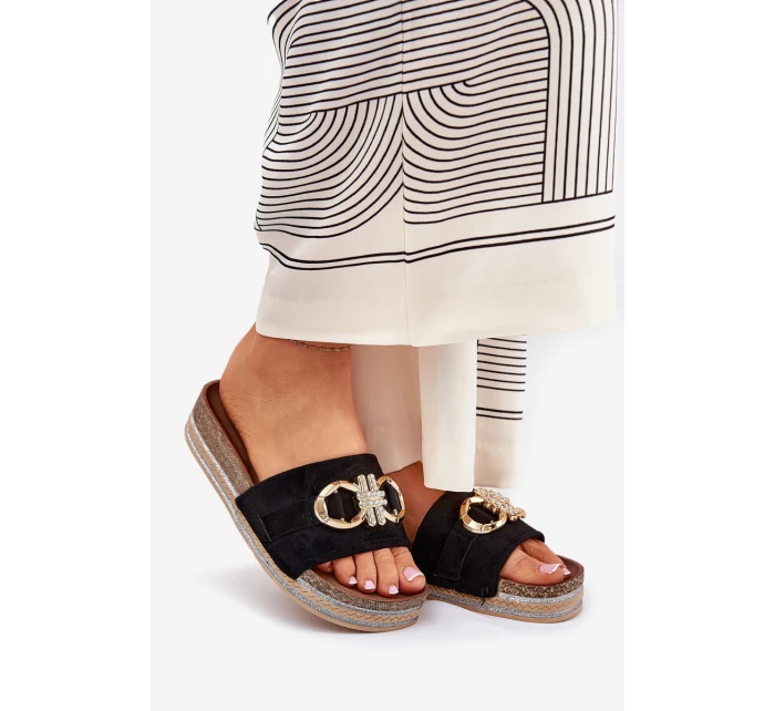 Dámské Pantofle Na Platformě S A Zlatou Dekorací Černé model 21689964 - Boto Dámské Pantofle Na Platformě S A Zlatou Dekorací Černé model 21689964 - Boto