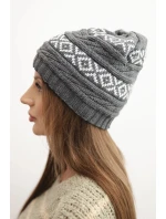 Dámská zimní čepice s vzorem a vlnou model 21725334 grafitová - K-Fashion