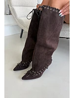 Kozačky Kitten Heel semišové s ozdobným šněrováním čokoládové Juletta Kozačky Kitten Heel semišové s ozdobným šněrováním čokoládové Juletta