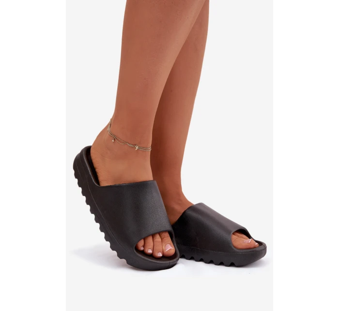 Dámské pantofle na platformě černé Olyria