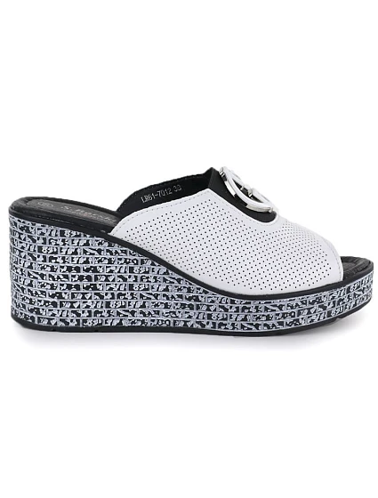 Dámské kožené žabky na platformě bílé model 22097162 - S.Barski Dámské kožené žabky na platformě bílé model 22097162 - S.Barski