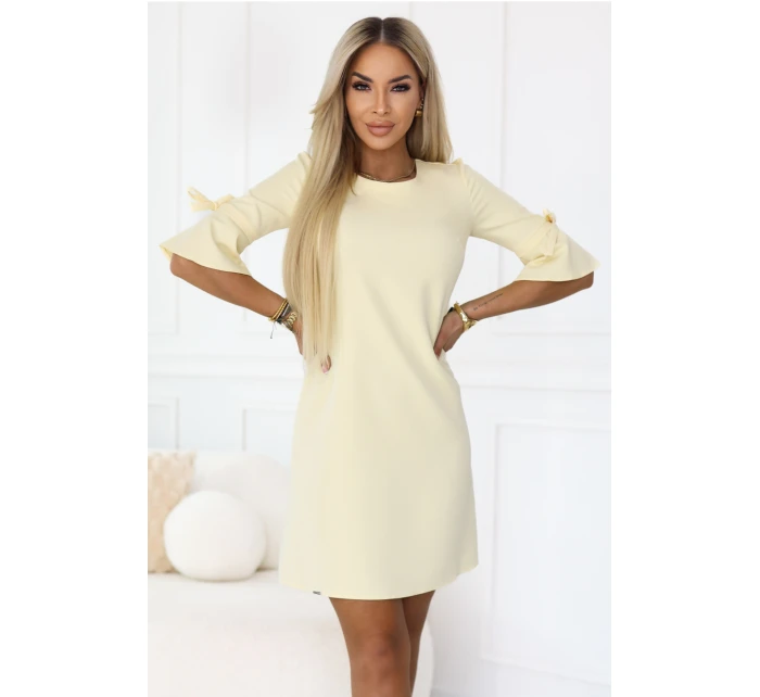 Dámské trapézové šaty s vázáním na rukávech pastelově žluté model 22022940 - numoco
