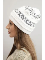 Dámská zimní čepice s vzorem a vlnou K425 bílá Dámská zimní čepice s vzorem a vlnou K425 bílá