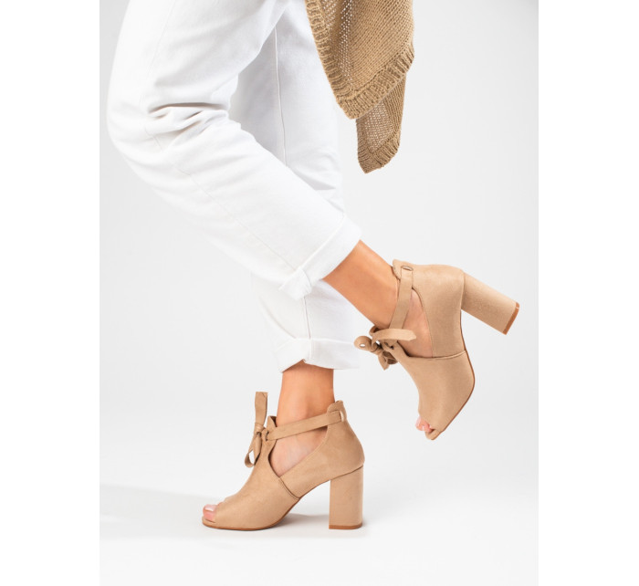 Komfortní hnědé dámské  kotníčkové boty na širokém podpatku