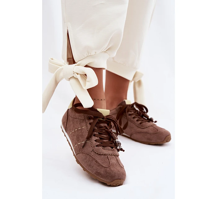Dámské nízké tenisky s korálky Hnědé model 22095349 - Boto Dámské nízké tenisky s korálky Hnědé model 22095349 - Boto