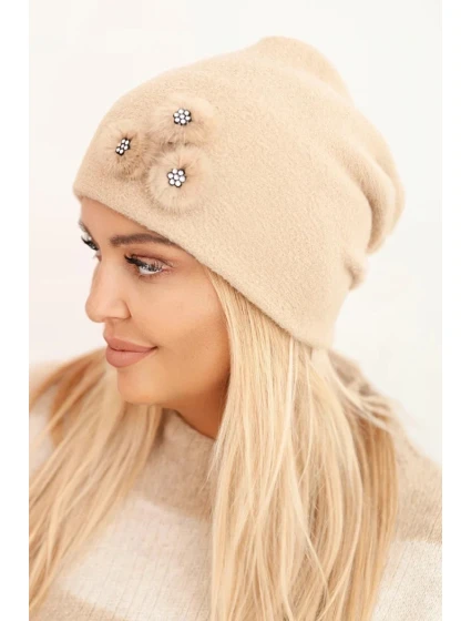 Dámská čepice s ozdobnými model 21470139 květy elegantní camelová - K-Fashion