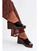 Dámské pantofle na platformě Černé model 21919251 - Boto