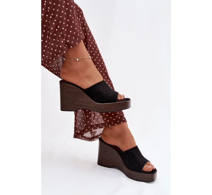 Dámské pantofle na platformě Černé model 21919251 - Boto