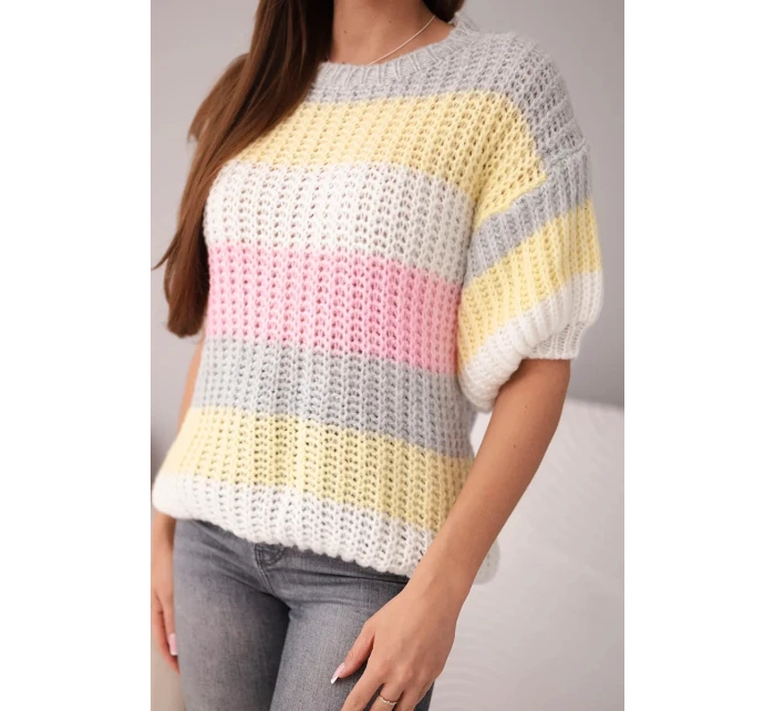 Dámský svetr s krajkovým vzorem v barevných pruzích s krátkým rukávem šedý