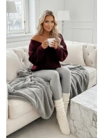661-1 Teplý svetr oversize s fleecovou vazbou a výstřihem do V - vínový