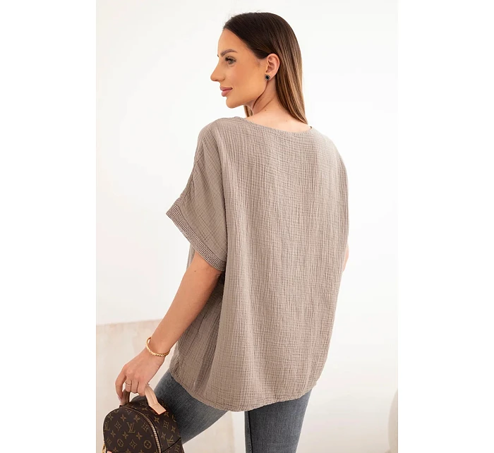 Dámská bavlněná halenka oversize s výstřihem do V a krajkou fango Dámská bavlněná halenka oversize s výstřihem do V a krajkou fango