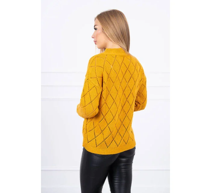 Svetr s rolákem a vzorem hořčicové barvy model 18745510 - K-Fashion Svetr s rolákem a vzorem hořčicové barvy model 18745510 - K-Fashion