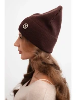 Dámská čepice z modalu a viskózy s ozdobným knoflíkem hnědá Dámská čepice z modalu a viskózy s ozdobným knoflíkem hnědá