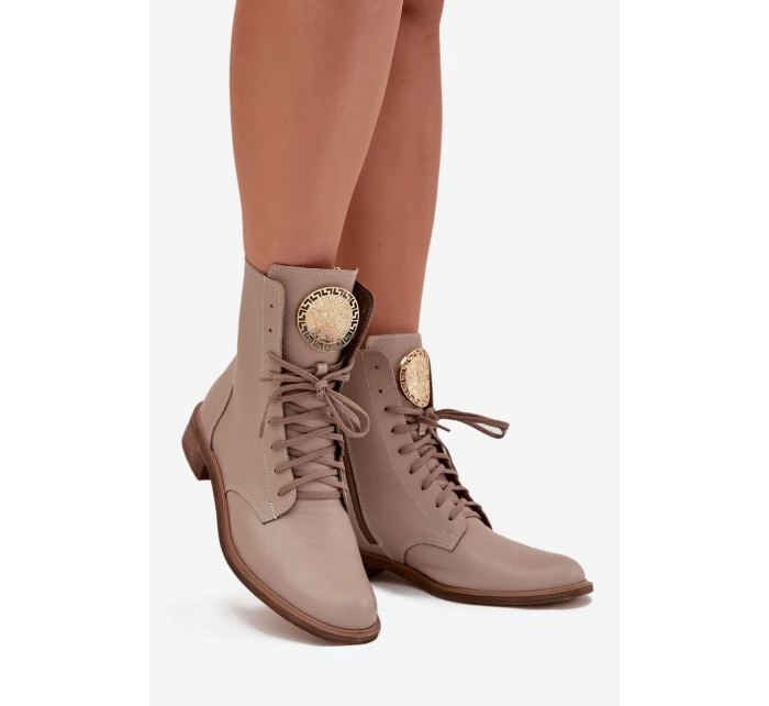 Kožené dámské kotníkové boty na plochém podpatku se zlatým detailem Zazoo 3084 béžové