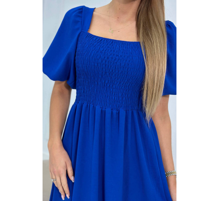 Šaty s plisovaným výstřihem fialově modré