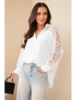 Dámská viskózová košile s krajkovými rukávy a límečkem bílá