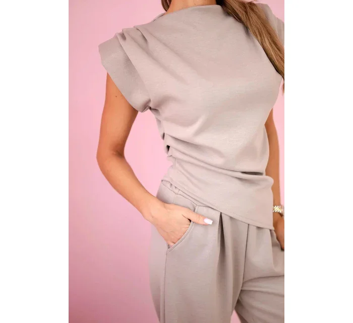 Komplet asymetrická halenka + kalhoty tmavě béžová Komplet asymetrická halenka + kalhoty tmavě béžová