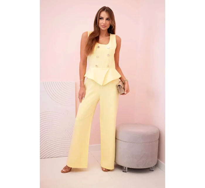 Dámská kombinéza bez rukávů s širokými nohavicemi a ozdobnými knoflíky žlutý Dámská kombinéza bez rukávů s širokými nohavicemi a ozdobnými knoflíky žlutý