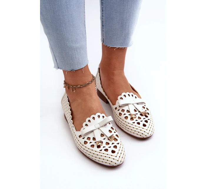 Dámské bílé lodičky s mašlí model 21658382 - Boto