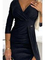 Lesklé černé dlouhé dámské šaty s výstřihem, rozparkem na noze a s brokátem model 18960458 - numoco Lesklé černé dlouhé dámské šaty s výstřihem, rozparkem na noze a s brokátem model 18960458 - numoco