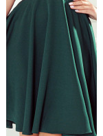 Dámské šaty v lahvově zelené barvě s přeloženým výstřihem a model 17824758 - numoco