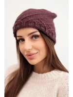 Dámská zimní čepice s ozdobným pletením a klasickým střihem K372 tmavě fialová